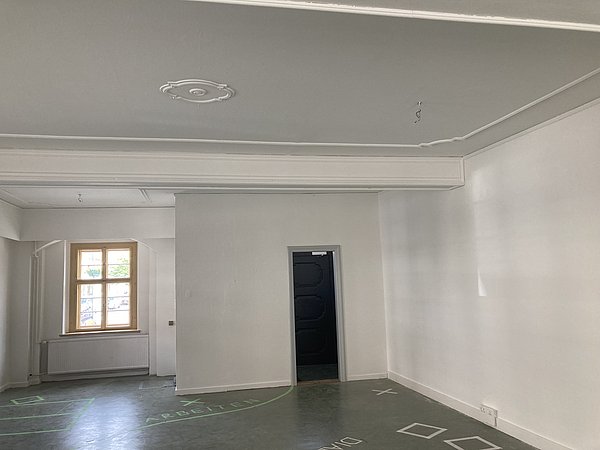 Innenansicht der Präsenzstelle während des Umbaus mit kahlen Wänden und ohne Fußbodenbelag 