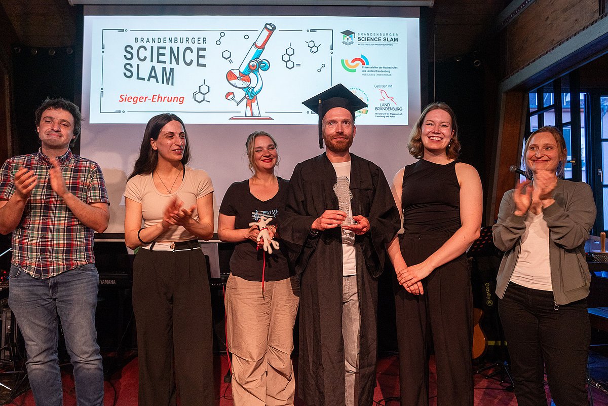 Science Slam 2025, Siegerehrung, Teamfoto